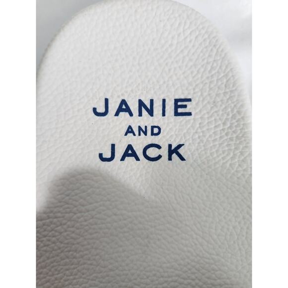Janie and Jack Embossed Pool Slide (Toddler/Little Big Kid) Flat Sandal Size 3 - Picture 4 of 4